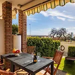 Beach-Front Boutique Apartment Lido 113
