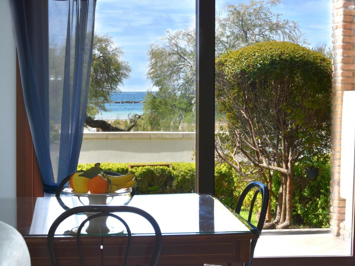 Beach-front Boutique Lido 113 Apartment